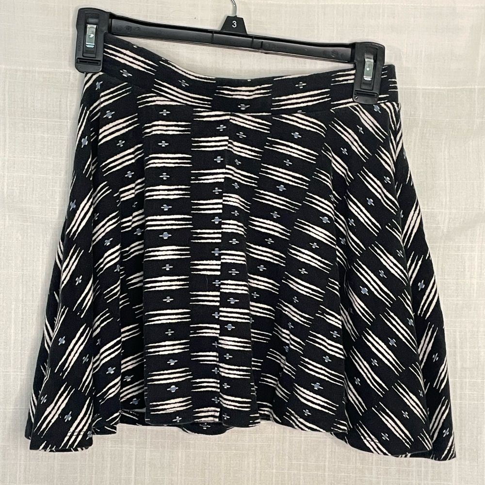 SO Authentic American Heritage black and white patterned Mini skater skirt M